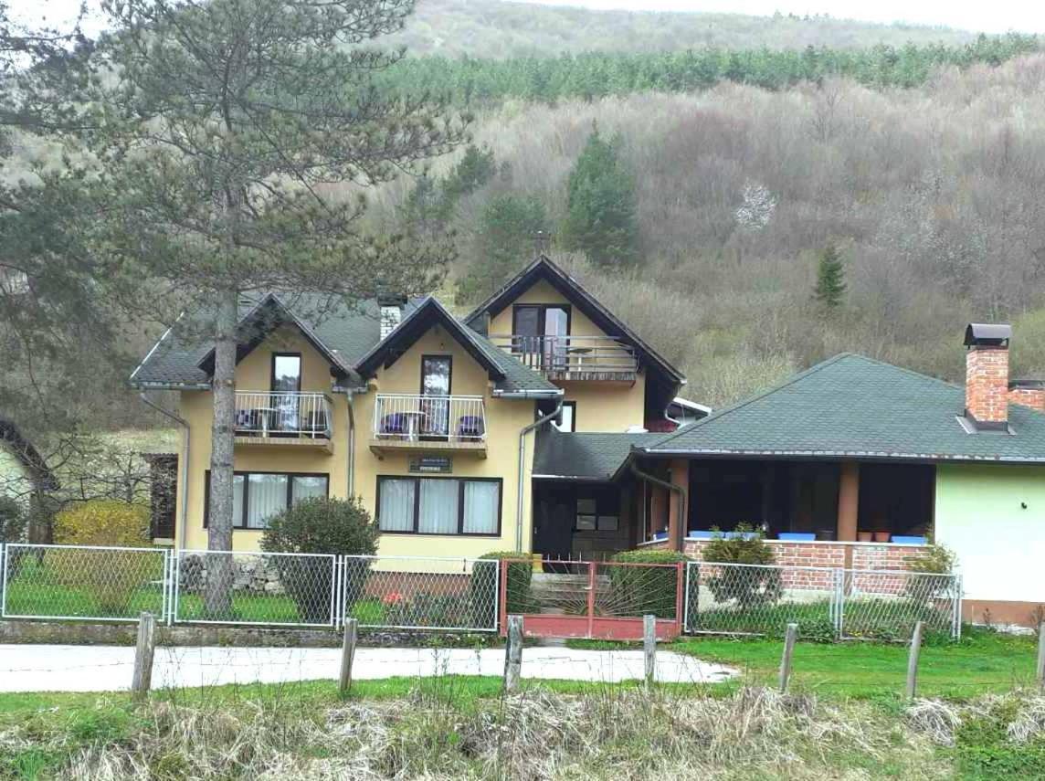 Smjestaj Na Selu,Porodica Gvozdenac Apartment Sipovo Luaran gambar