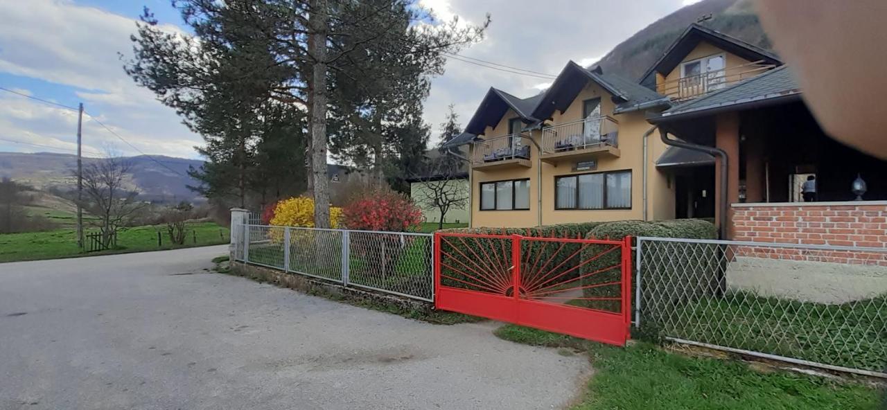 Smjestaj Na Selu,Porodica Gvozdenac Apartment Sipovo Luaran gambar